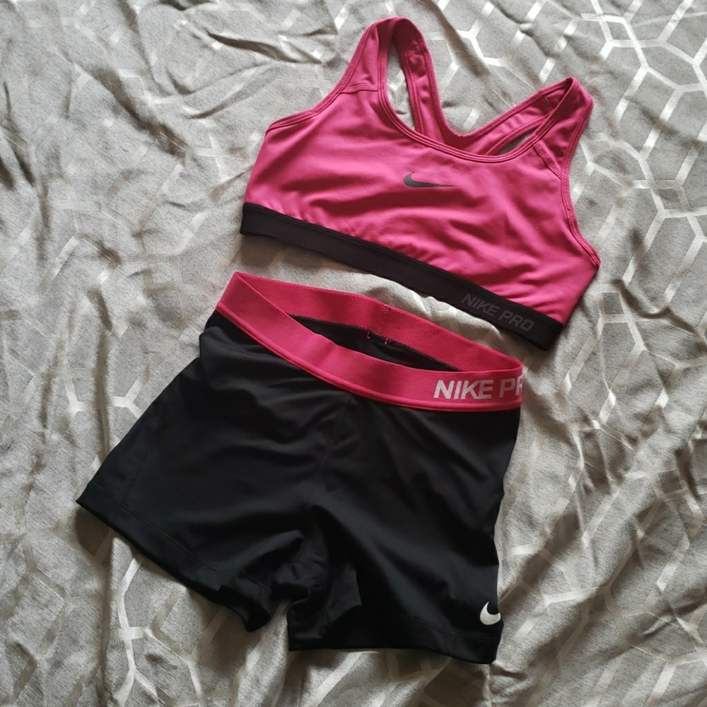 NIKE Set M Sports Bra/Shorts